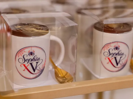 Canecas de lembrança personalizadas com a marca Sophia XV